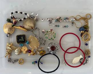 Lot 1394  Vintage Costume Jewelry