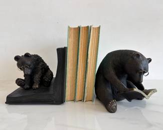 Lot 5281  Levenger Bookends  Cast Iron Reading Bears wGlasses