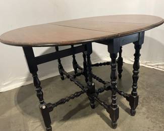 Lot 5201  Antique Gate Leg Table