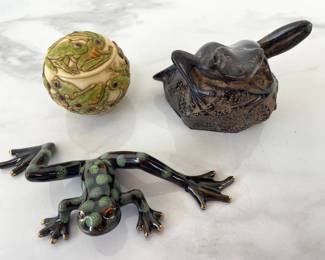 Lot 1360  Frogs  Jardinia HopscotchTrinket Jar  Metal Tree Frog Glass Tree Frog