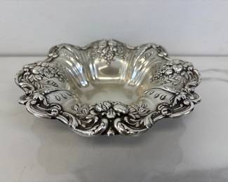 Lot 1286  Reed  Barton Sterling Silver Francis I Bowl
