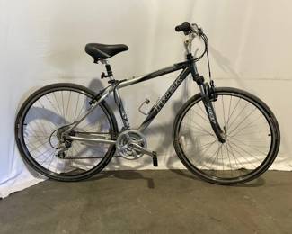 Lot 5222  Trek Multitrack 7200 Bike Bicycle