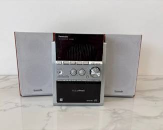 Lot 5245  Panasonic 5 Disc Changer w Speakers