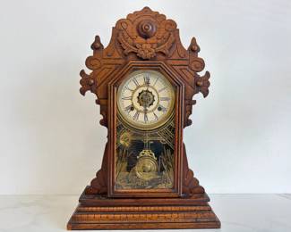 Lot 5282  Richelieu Attleboro Wood Mantle Clock
