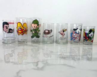 Lot 6039  Vintage Collectible Glasses Looney Tunes Star Trek Ice Age etc