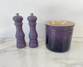 Lot 6032  Le Creuset Utensil Crock Salt and Pepper Grinders