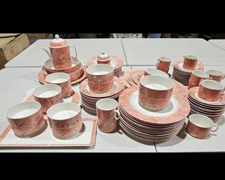 Lot 5271  Villeroy  Boch Siena VitroPorcelaine China Dinnerware