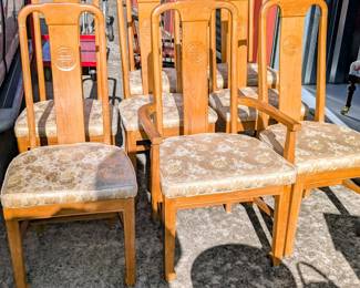 Set of 8 dining chairs