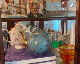 Porcelain tea pots by Hall, Sherbet bowls by Bryce El Rancho