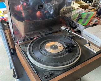 Turntable by Sansui