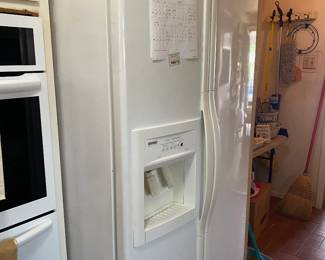 Kenmore side by side Elite Refrigerator
