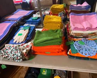 Linens, Tablecloths, napkins