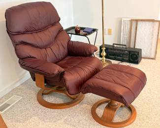 Leather lounger with ottoman