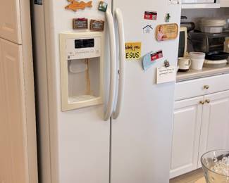 Refrigerator freezer combo