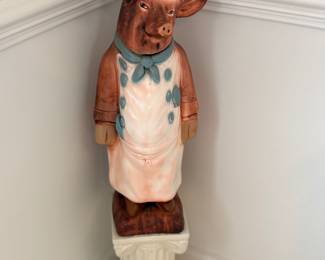 Chef Pig sculpture 