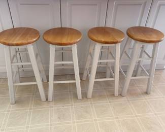 Set a four barstools