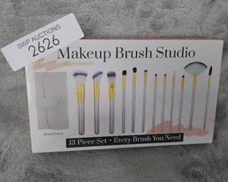 Makeup Brush Studio 13 pc. set with pouch