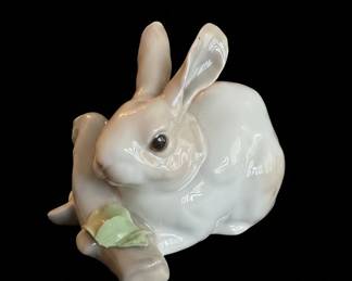 Lladro Porcelain Figurine - Rabbit Eating #4773