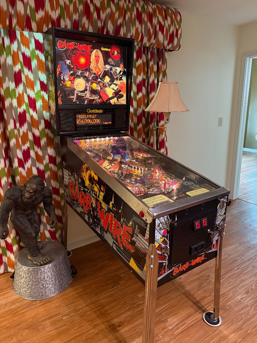 Gottlieb Barb Wire Pinball Machine (WORKS)
