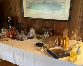 We have many pictures, glassware