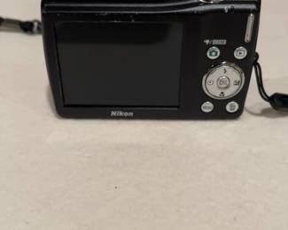 Nikon COOLPIX S220 Digital Camera with Case