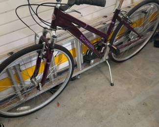 Schwinn Third Avenue Women's Hybrid Bike