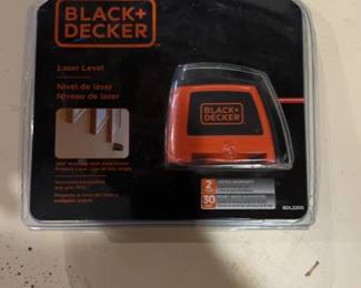 Black + Decker BDL220S Laser Level with 360-Degree Rotating Wall Attachment