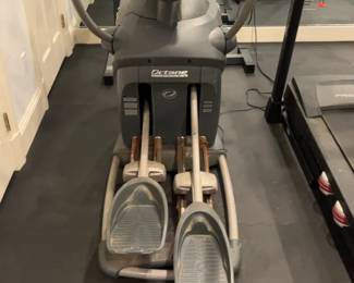 Octane Fitness Commercial Elliptical Machine