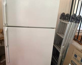 GE Top Freezer Refrigerator 