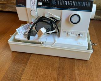 Singer 4562 Electronic Control Sewing Machine with Built-In Stitches
