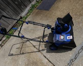 Snow blower LIKE NEW! Hardly used!