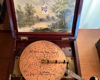 authentic Regina metal disc music box & 34 discs