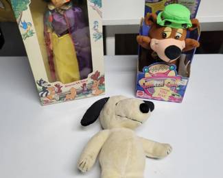 Vintage toys including a Snow White in box, Yogi Bear in box, and a Snoopy doll from 1968