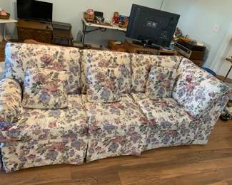 #8 Floral upholsterd 2 pc sectional couch 95" length overall, (chair section 38"L) x39" deep $75.00