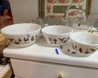 #108 Vintage Brown Set of 3 pyrex Mixing Bowls $50.00