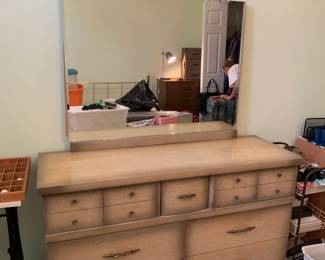 #31 Harmony House dresser w 7 drawers 52x18x31 w mirror 40x32 $125.00
