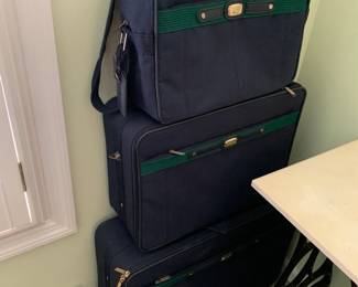 #82 1990 vintage new jordache 3 pc luggage $40.00