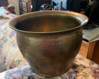 #124 Brass Pot - 9.5x7 $20.00
