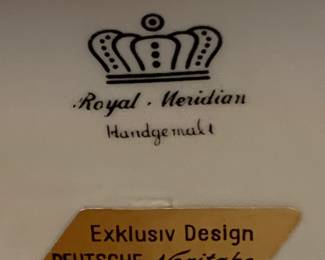 #88 noratake Royal Heridion statue of man with violin 10 inch $30.00