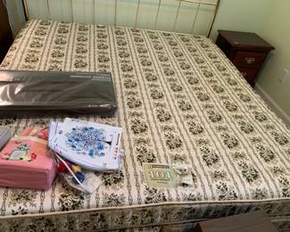 #38 Simmons king mattress Vintage $20.00