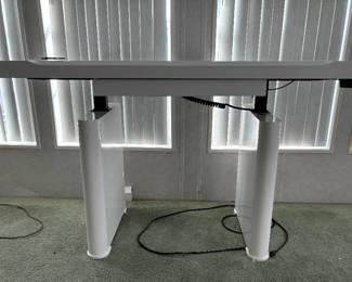 Geller sit/stand electric desk