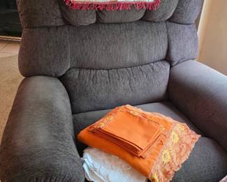 nice La Z Boy reclyner