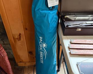 Pacific Breeze Deluxe Beach Tent