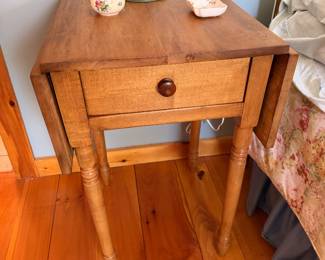 Beautiful drop leaf side table measuring 28.25” tall, 18.25” wide without leaves and 34.75” with leaves opened., 18.25” deep.