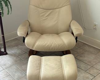 Stressless-Like Chair & Ottoman