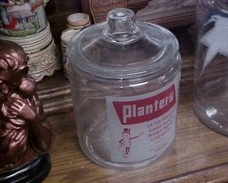 Planters Peanuts large vintage display jar with lid. 10" tall, circumference 7"