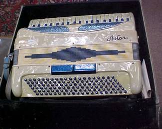 Beautiful Astor Turquoise, Pearl and Ivory colored Accordion!