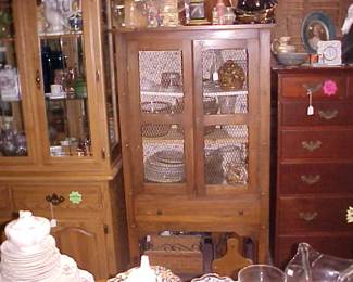 China cabinets, chest of drawers.