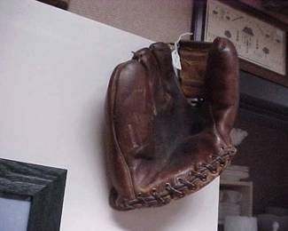Vintage circa 1930s 4 finger baseball glove.