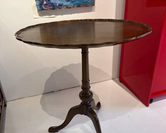 Antique Mahogany Tilt-Top Pie Crust Pedestal Table